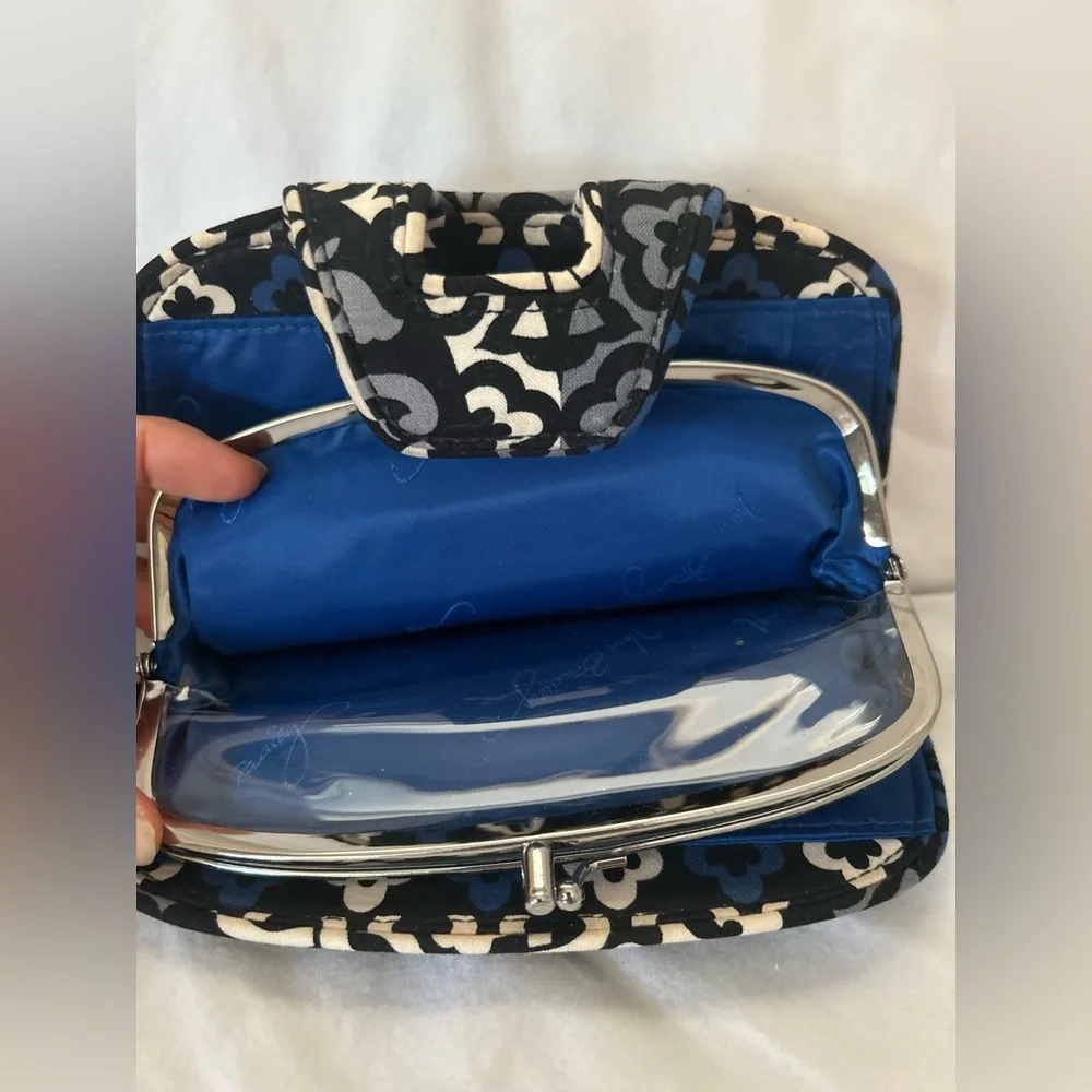 Vera Bradley Clutch Kiss N’ Snap Tab Wallet w/Kisslock Canterbury Blue. Great!